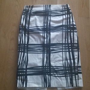 Black and white plaid high-waisted pencil skirt